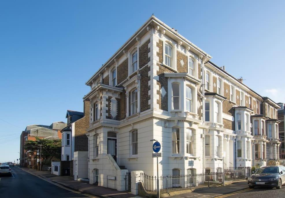 Beautiful Victorian Coastal Holiday Home Дийл Екстериор снимка